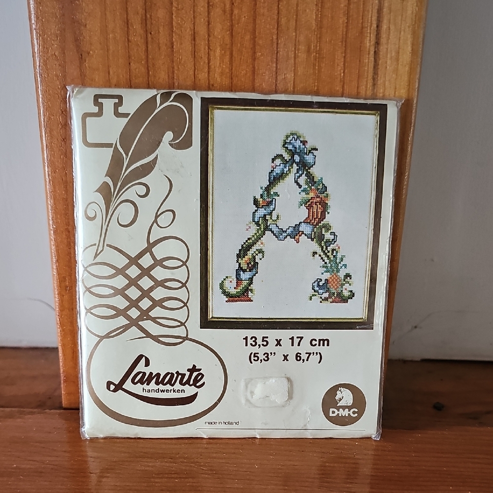 Letter A Handwerken Cross Stitch Kit - Floral Alphabet Design